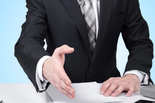 Hombre de negocios firma contrato haciendo un trato, negocio clásico — Foto de Stock