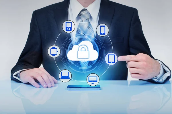 Proteja el concepto de datos de información en la nube. Seguridad de los datos en la nube . — Foto de Stock