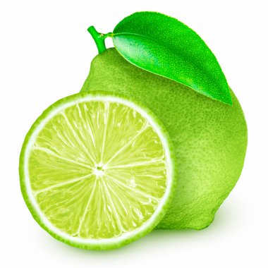 Dilimlenmiş limonlar ve beyaz arkaplanda izole edilmiş yapraklar