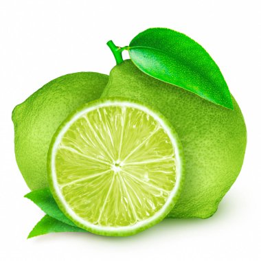 Dilimlenmiş limonlar ve beyaz arkaplanda izole edilmiş yapraklar