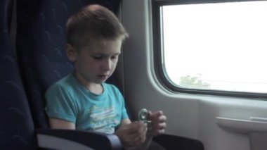 Çocuk becerileri topluca spinners parmak ile flicking tarafından gösterilen