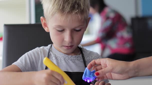 Mom helping his son to do his homework — Stock Video