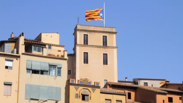 바람에 카탈로니아의 국기 — 비디오