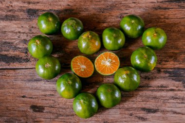 Arrangement of oranges forms a heart symbol
