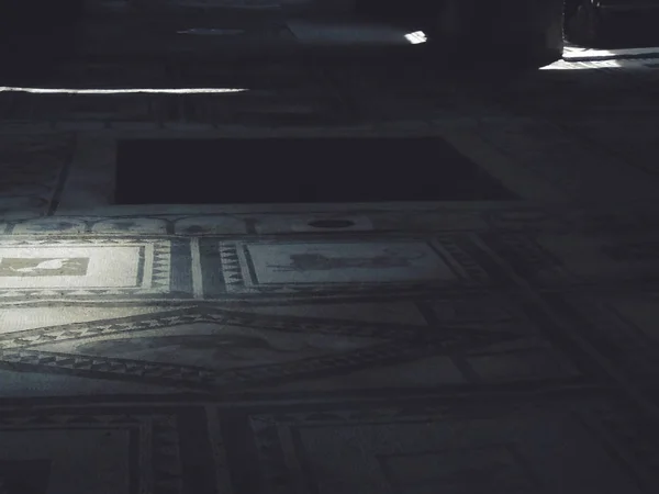 Mosaicos y sombras, Pompeya