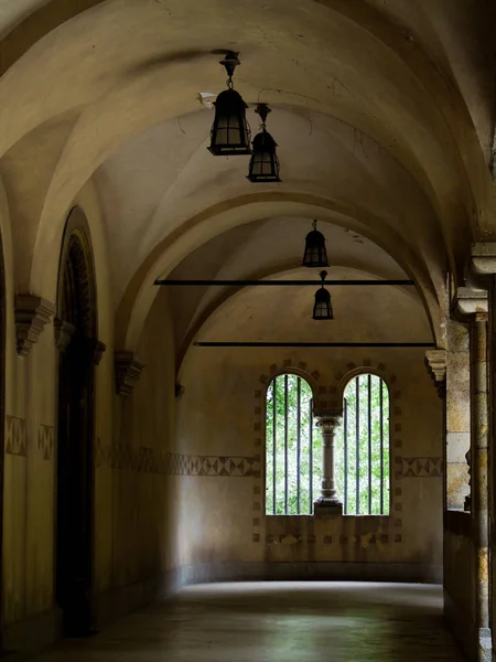 Pasillos de sombras and historia
