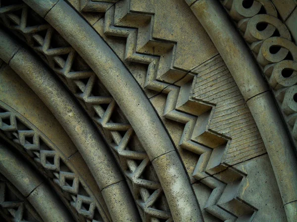 Seccin de arcos rodeando puerta en Budapeşte