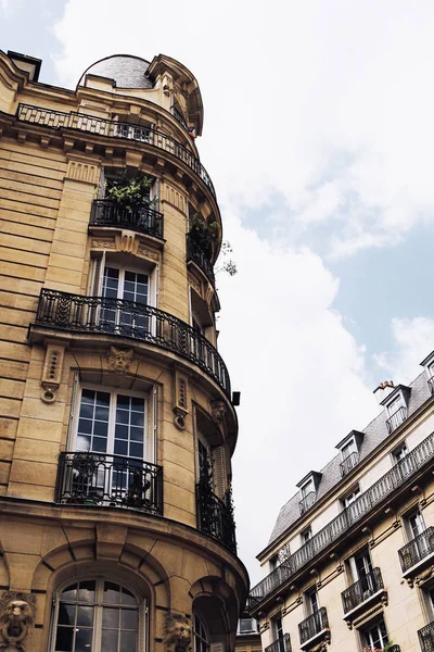 Francuski dom w Paryżu — Zdjęcie stockowe