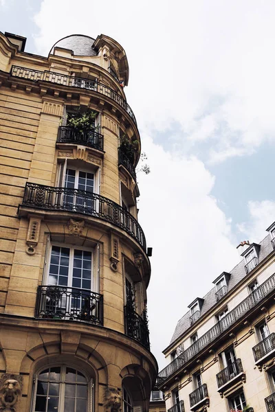 Französisches haus in paris — Stockfoto