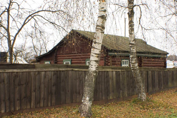Soğuk Sonbaharda Küçük Evler Daha Çekici Rahat Görünür — Stok fotoğraf