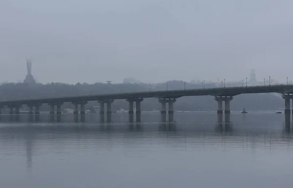 Kiev 'deki Dinyeper Irmağı seti görüntüsü