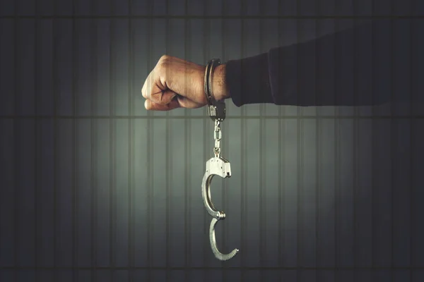 Man hand open handcuffs — Stock Photo, Image