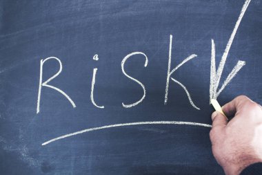 Tahtadaki risk metni 
