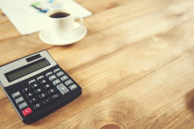 Kahve ile hesap makinesi.