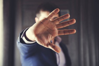 Erkek eli dur işareti. 