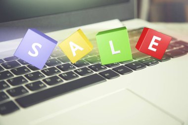 İndirimli metni olan klavye 