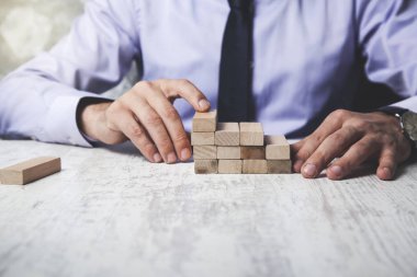 insan eli ahşap küpler