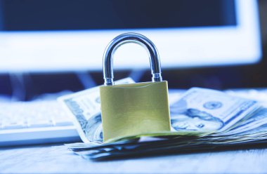 Masadaki klavyede para ile kilitle