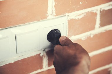 Turuncu tuğlalı adam el fişi. 