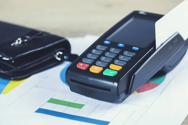 Credit Card Machine Graph Desk — Stock Photo, Image