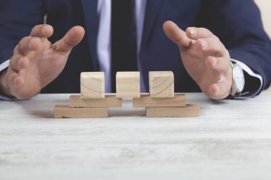 Masada insan eli tahta küpleri var.