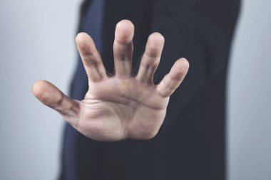 Koyu arkaplanda dur işareti