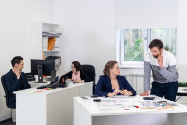 Ortak bir ofiste günlük çalışma