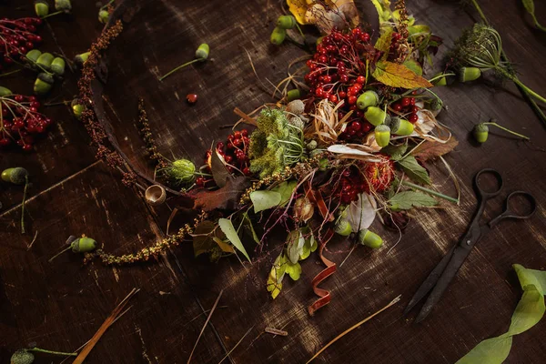 Autumn Wreath Fall Leaves Red Berries Acorns Anise Autumn Flowers — Stock Photo, Image