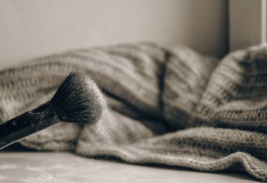 Fırça ve toz oluşturan