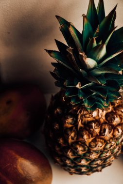 Ananaslı egzotik meyveli mango.