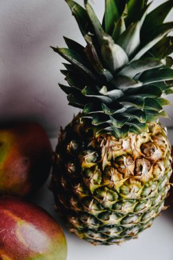 Ananaslı egzotik meyveli mango.