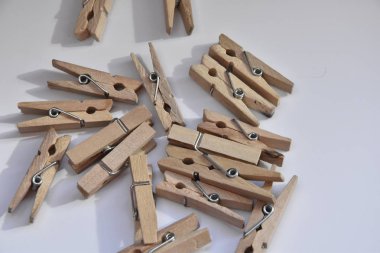 Ahşap çamaşır ipi mandallar, çivi gereçleri ofis mandalları.