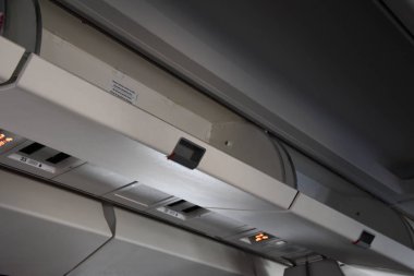 İçerideki uçağın içi.