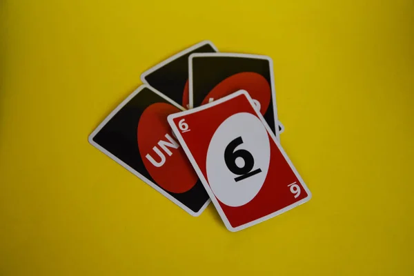 Ngiltere Londra Aralık 2019 Uno Oyun Kartları Masanın Her Tarafına — Stok fotoğraf