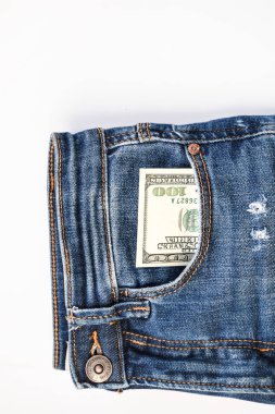 Kot pantolonun cebinde Amerikan Doları banknotu, Franklin cep fotokopi alanından izliyor.