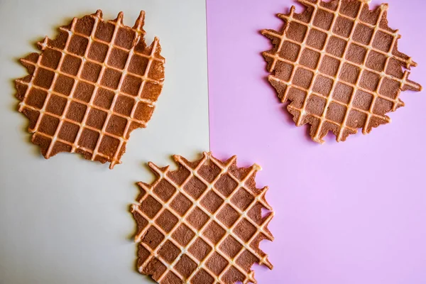 Zelfgemaakte Wafels Roze Achtergrond Kopieer Ruimte — Stockfoto