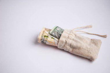 Polonya parası, Polonya parası beyaz arka planda, 1200 Cila nakit para çantası.