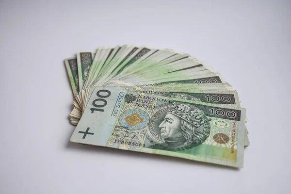 Polaco zloty moneda, polonia dinero en el fondo blanco, ciento doscientos polaco efectivo — Foto de Stock