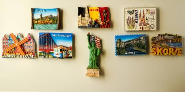 Dolaşırken çekilen mıknatıslar - stok fotoğrafı, hediyelik eşya alışverişi