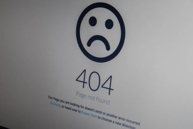 Bilgisayar 404 hata konsepti. İş dizüstü bilgisayarı ya da ofis dizüstü bilgisayarı