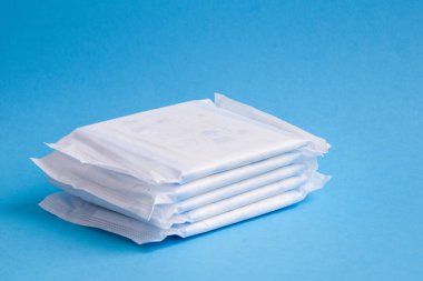 Adet sıhhi yastık kadın hijyen koruma için. Kritik gün. Tıbbi anlayışı