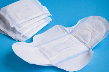Adet sıhhi yastık kadın hijyen koruma için. Kritik gün. Tıbbi anlayışı