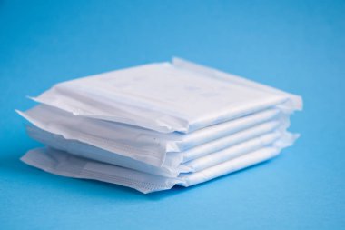Adet sıhhi yastık kadın hijyen koruma için. Kritik gün. Tıbbi anlayışı