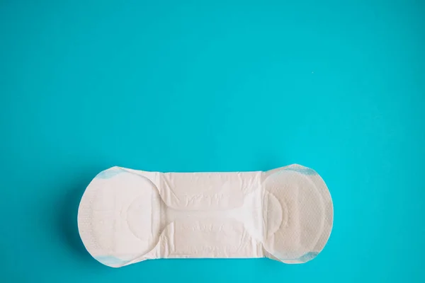 Menstruation hygiejnepude til kvindelig hygiejnebeskyttelse. Kritiske dage. Medicinsk undfangelse - Stock-foto