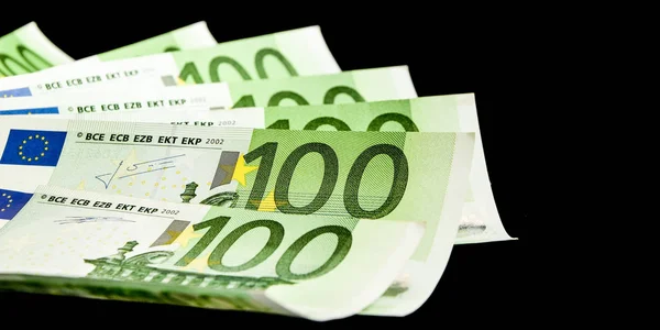 100 euros - conjunto completo de billetes de euro aislados en negro — Foto de Stock