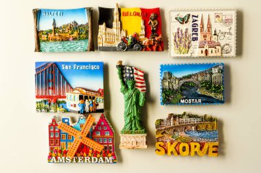 Dolaşırken çekilen mıknatıslar - stok fotoğrafı, hediyelik eşya alışverişi