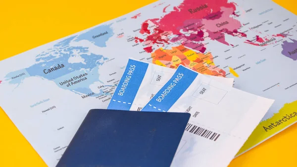Passaporto Carta Imbarco Sulla Mappa Concetto Viaggio Passaporto Sulla Mappa — Foto Stock