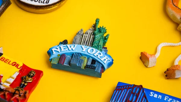 New York Magnet Yellow Background Statue Liberty Travel Concept United — Stock Photo, Image