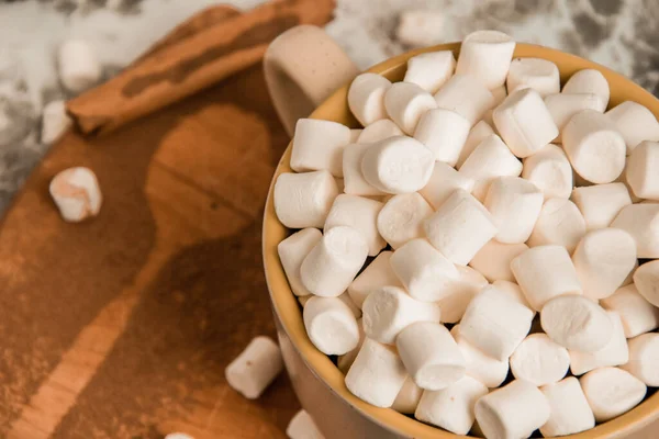 Šálek Vánočního Nového Roku Lahodná Horká Čokoláda Kakao Marshmallows Posypané — Stock fotografie