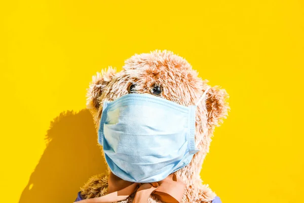 Coronavirus Och Luftföroreningar Pm2 Koncept Teddy Björn Skydd Ansikte Mask — Stockfoto